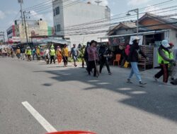 Pasukan Kuning DLH Libas Sampah Karnaval, Molen: Terima Kasih Seluruh Saudaraku Petugas Kebersihan DLH