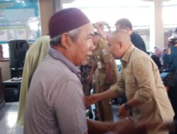 Wako Molen Serahkan Beras Cadangan Pangan ke Kecamatan Gerunggang