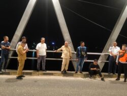 Pantau Pemasangan Lampu Jalan, Molen: Jembatan 12 Sekarang Terang dan Indah