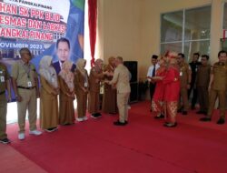 Wako Molen Serahkan SK PPK BLUD Pada Puskesmas dan Labkes Kota Pangkalpinang