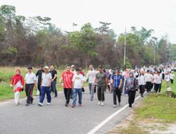 Sekda Mie Go Ikut Jalan Sehat Bersama Siswa-siswi SLBN Pangkalpinang