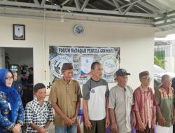 Diinisiasi Forum Sadaqah Pemuda Girimaya, Pj Walikota Lusje Serahkan 170 Paket Sembako