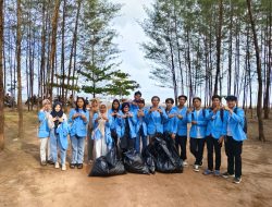 Mahasiswa Arsitektur UBB Gelar Aksi Bersih Pantai, Ini Tujuannya!!