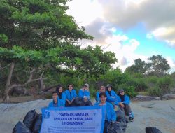 Kembali Beraksi, Kini Mahasiswa Arsitektur UBB Lestarikan Pantai Batu Ketak dari Sampah