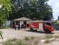 Tim Damkar PT Timah Gercep Padamkan Kebakaran di Ruang Tunggu Pelabuhan Tanjung Gudang Belinyu