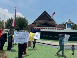 Diiringi Demo Keluarga Korban KDRT, Imam Wahyudi Disebut Tak Layak jadi Dewan