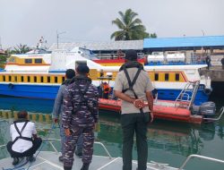 Bakamla RI dan Tim SAR Gabungan Sukses Evakuasi  Kapal Speed Boat Mati Mesin di Selat Nerong