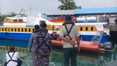 Bakamla RI dan Tim SAR Gabungan Sukses Evakuasi  Kapal Speed Boat Mati Mesin di Selat Nerong