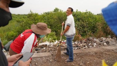 Pj Wako Budi Utama Bersamai Jumat Bersih dengan Forum Kerja Wartawan