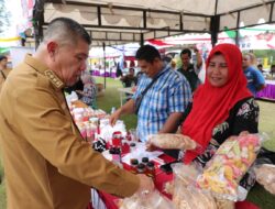 Gubernur Hidayat Arsani Borong Produk UMKM di KUKM Fest 2025