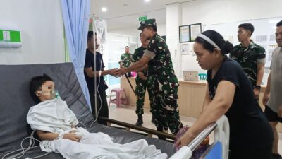 Jenguk Korban Tenggelam di Pintu Air, Danrem 045/Gaya Tanggung Seluruh Biaya Pengobatan ‎