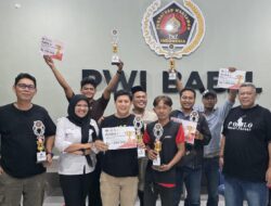 Semarak HUT ke-81 RI, Wartawan PWI Babel Adu Strategi di Meja Gaple
